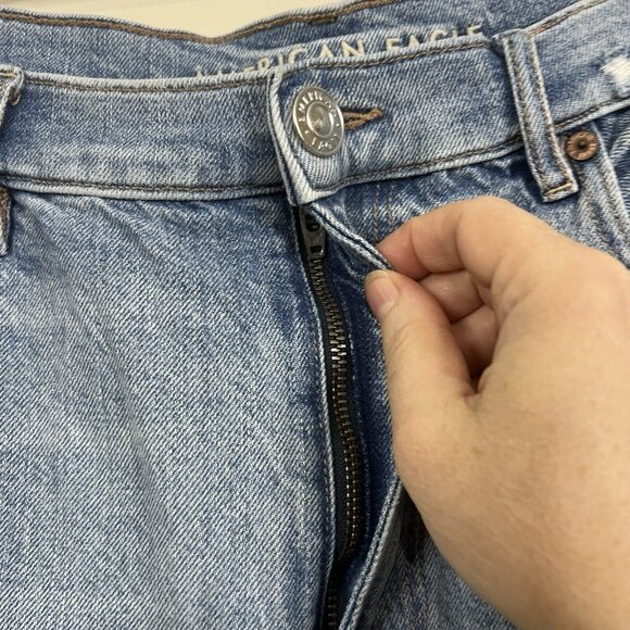 American Eagle Jeans Womens 18 Plus Blue Tapered Leg Baggy Light Wash Denim - Picture 3 of 11